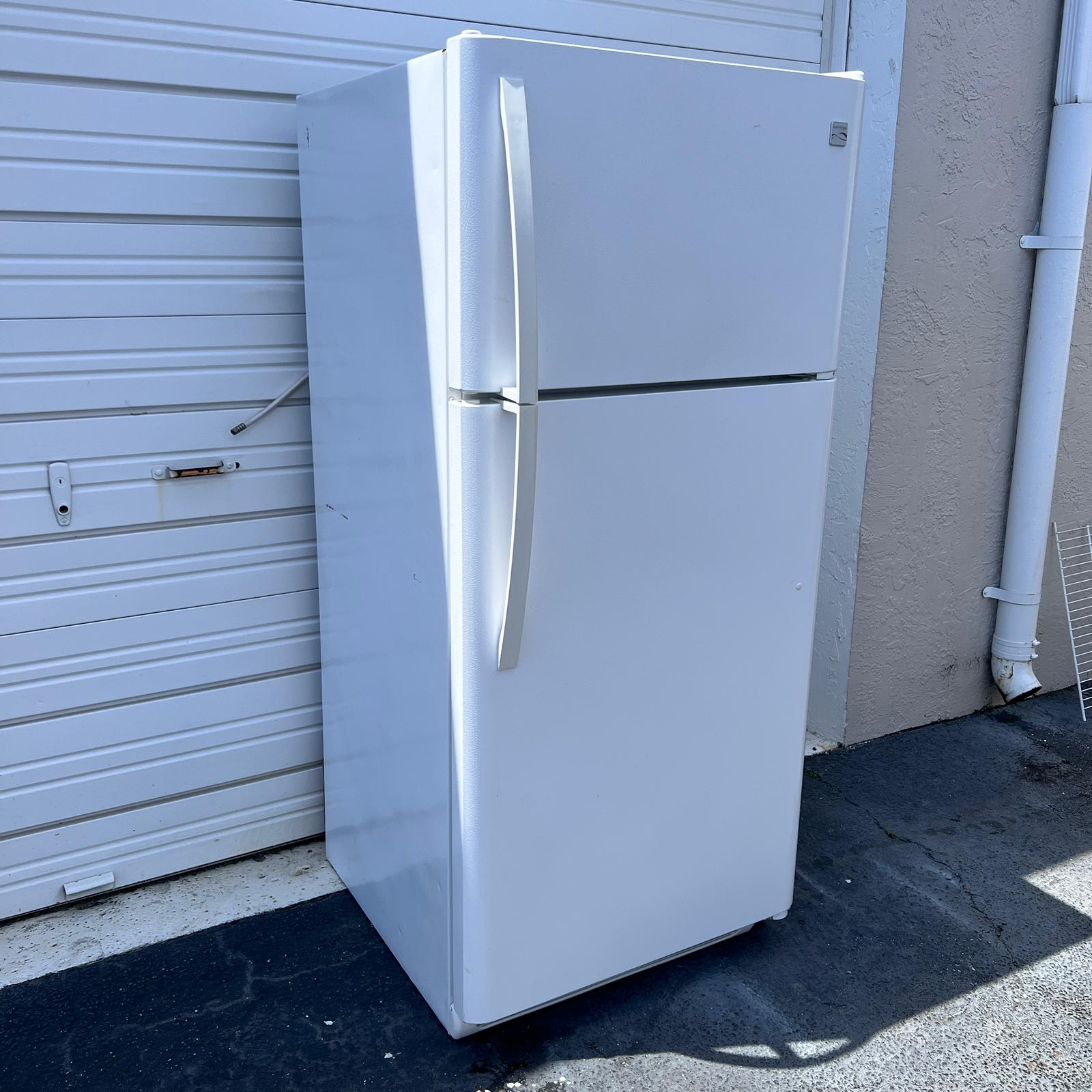Kenmore Top and Bottom Refrigerator with Ice Maker Kenmore Top and Bottom Refrigerator with Ice Maker
